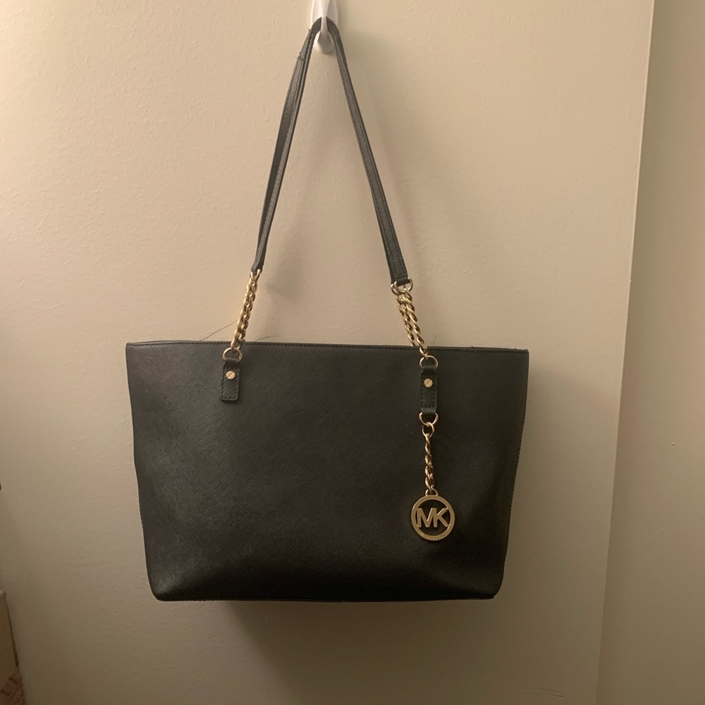 Black Michael Kors Bag!! 🖤